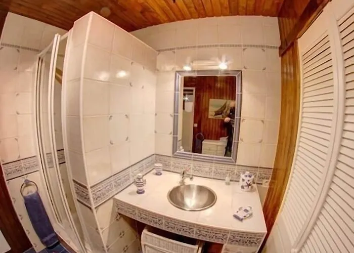 Le Manoir Des Quatre Saisons Guest house